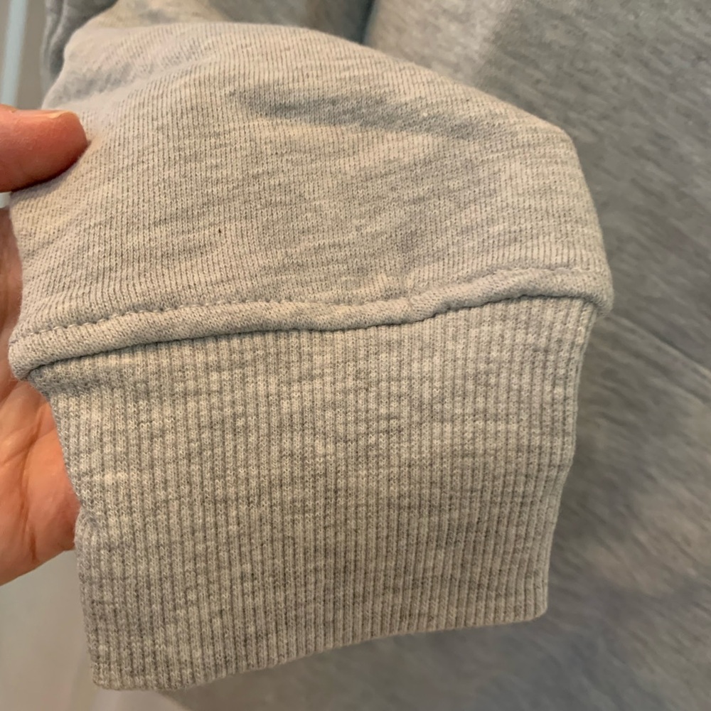 NWT’s Small Danskin sweatshirt (with pockets); ptp 22 1/2”; fleece lined - Picture 5 of 7